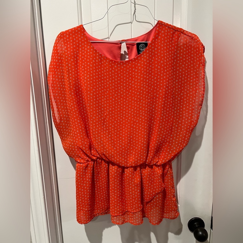 💰 5/$20!! Bobeau Vibrant orange Blouse with cream polka Dots sz large